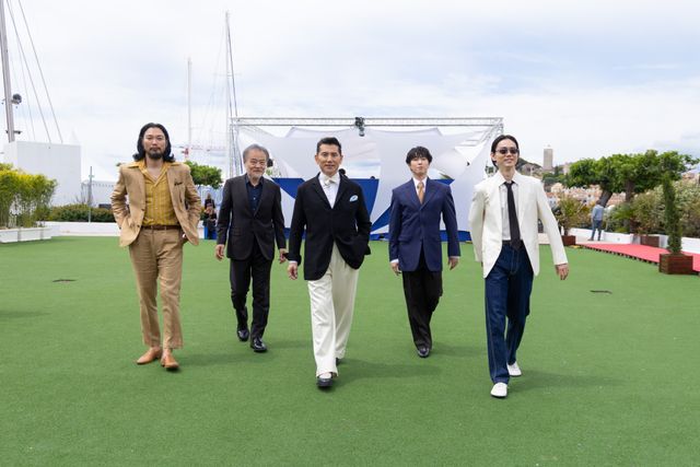宮舘涼太がカンヌで華麗なターン！本木雅弘、菅田将暉らとフォトコール盛り上げる（3枚目）