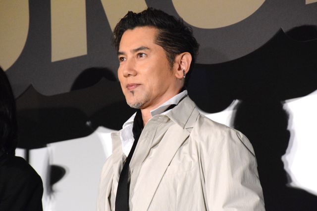 本木雅弘、奇抜衣装で登壇！菅田将暉、吉高由里子らと『黒牢城』初日舞台挨拶（3枚目）