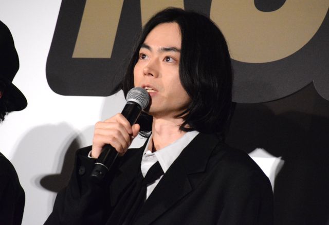 本木雅弘、奇抜衣装で登壇！菅田将暉、吉高由里子らと『黒牢城』初日舞台挨拶（4枚目）