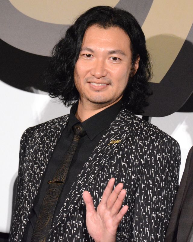 本木雅弘、奇抜衣装で登壇！菅田将暉、吉高由里子らと『黒牢城』初日舞台挨拶（20枚目）