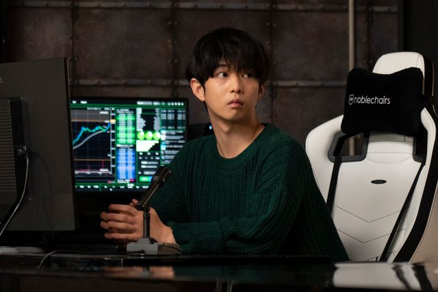 綾野剛主演、新月10ドラマ「アバランチ」初回場面写真（8枚目）