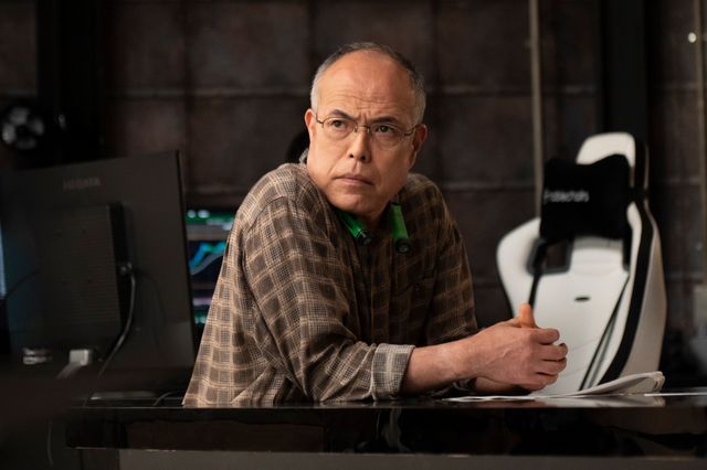 綾野剛主演、新月10ドラマ「アバランチ」初回場面写真（9枚目）