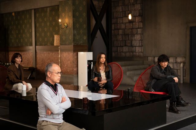 綾野剛主演、新月10ドラマ「アバランチ」初回場面写真（14枚目）