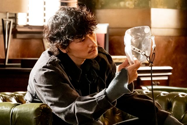 綾野剛主演、新月10ドラマ「アバランチ」初回場面写真（15枚目）