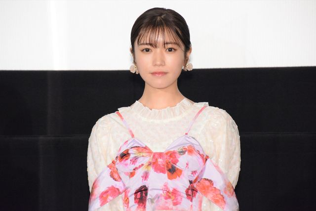 福原遥、美山加恋、富田望生らキュートなドレスで登壇『フラ・フラダンス』初日舞台挨拶（17枚目）