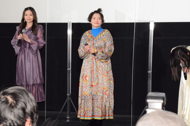 福原遥、美山加恋、富田望生らキュートなドレスで登壇『フラ・フラダンス』初日舞台挨拶（21枚目）