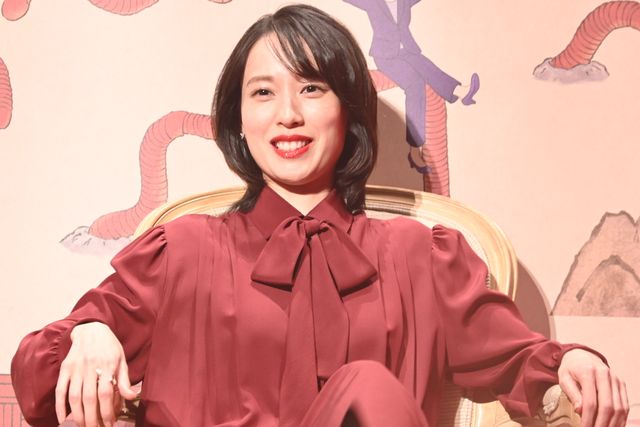 戸田恵梨香、赤ドレスで登場！Netflix「地獄に堕ちるわよ」トークパネルの様子（4枚目）