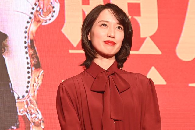 戸田恵梨香、赤ドレスで登場！Netflix「地獄に堕ちるわよ」トークパネルの様子（6枚目）