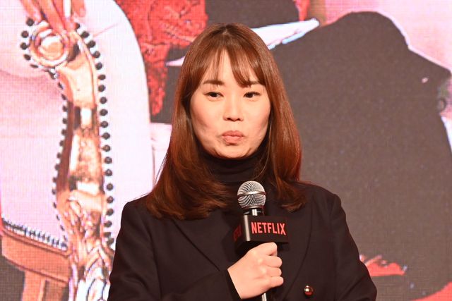 戸田恵梨香、赤ドレスで登場！Netflix「地獄に堕ちるわよ」トークパネルの様子（16枚目）