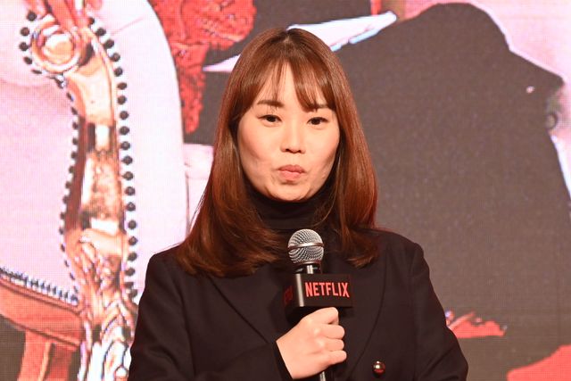 戸田恵梨香、赤ドレスで登場！Netflix「地獄に堕ちるわよ」トークパネルの様子（17枚目）