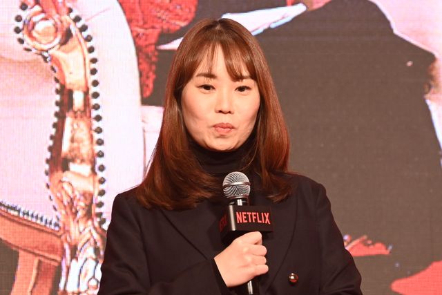 戸田恵梨香、赤ドレスで登場！Netflix「地獄に堕ちるわよ」トークパネルの様子（18枚目）
