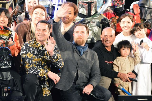 『スター・ウォーズ』キャスト、東京コミコンに集結！テムエラ・モリソンの誕生日をサプライズ祝福（2枚目）
