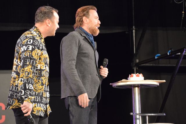 『スター・ウォーズ』キャスト、東京コミコンに集結！テムエラ・モリソンの誕生日をサプライズ祝福（16枚目）