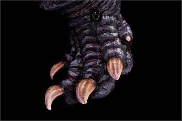 限定5本・555万円！「ゴジラ・ギター覚醒バージョン」（3枚目）