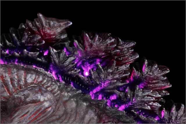 限定5本・555万円！「ゴジラ・ギター覚醒バージョン」（4枚目）