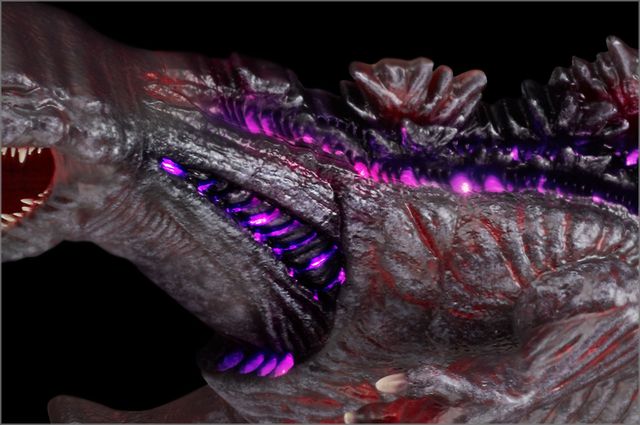 限定5本・555万円！「ゴジラ・ギター覚醒バージョン」（5枚目）