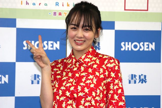 伊原六花、花柄ワンピースが素敵！カレンダー発売記念イベント：フォトギャラリー