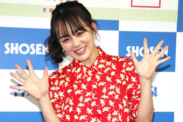 伊原六花、花柄ワンピースが素敵！カレンダー発売記念イベント（2枚目）