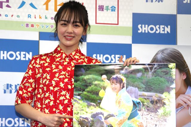 伊原六花、花柄ワンピースが素敵！カレンダー発売記念イベント（7枚目）