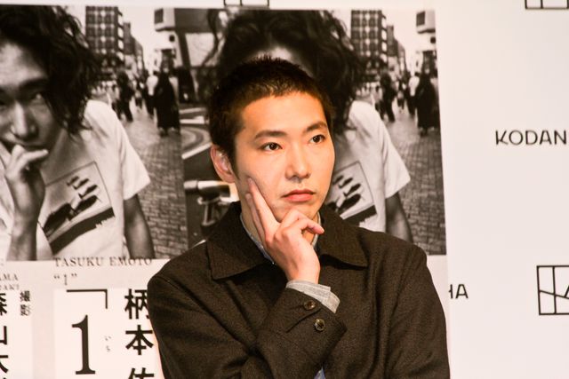 柄本佑　1stフォトブック「1（いち）」　写真集 柄本佑、異例の綴じないフォトブック発売「本の形をしていない