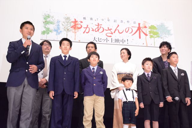 鈴木京香、“息子”たちからのサプライズに感涙！フォトギャラリー（5枚目）