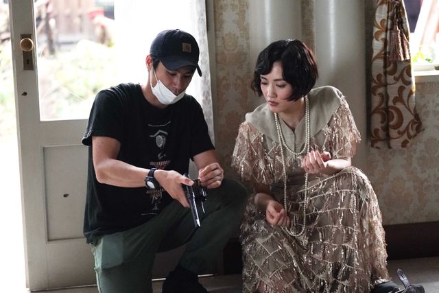 綾瀬はるか、長谷川博己、ジェシー、羽村仁成ら『リボルバー・リリー』撮影現場公開（7枚目）
