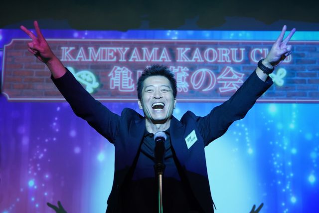 33人の亀山薫が集まる「亀山薫の会」発足！「相棒season23」第11話場面カット：フォトギャラリー