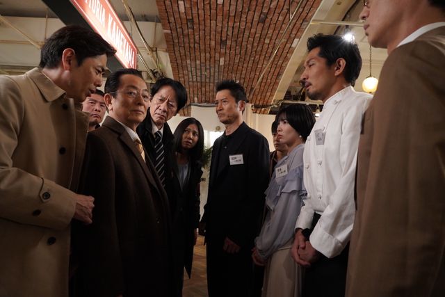 33人の亀山薫が集まる「亀山薫の会」発足！「相棒season23」第11話場面カット（2枚目）