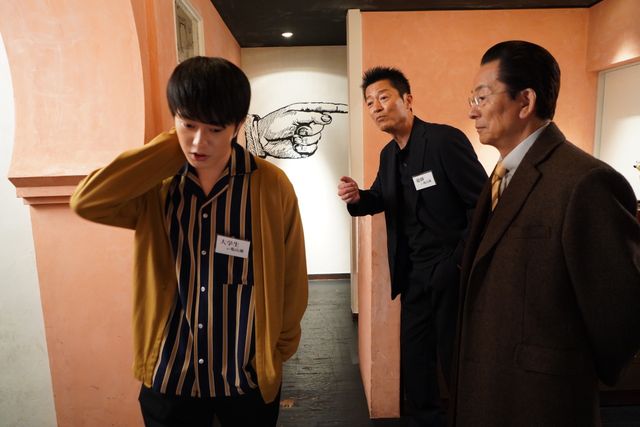 33人の亀山薫が集まる「亀山薫の会」発足！「相棒season23」第11話場面カット（6枚目）