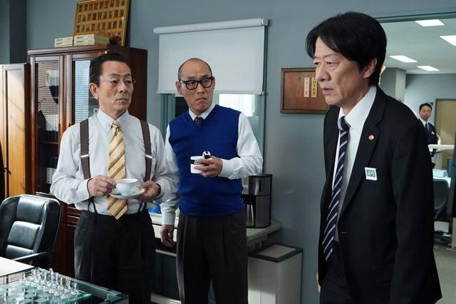 33人の亀山薫が集まる「亀山薫の会」発足！「相棒season23」第11話場面カット（12枚目）