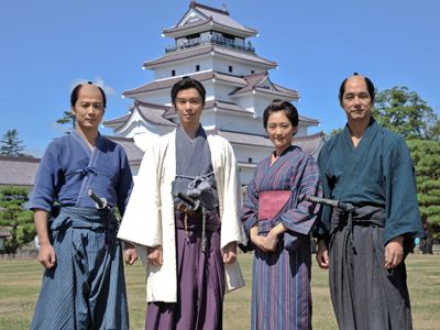 左から、玉山鉄二、長谷川博己、綾瀬はるか、西島秀俊