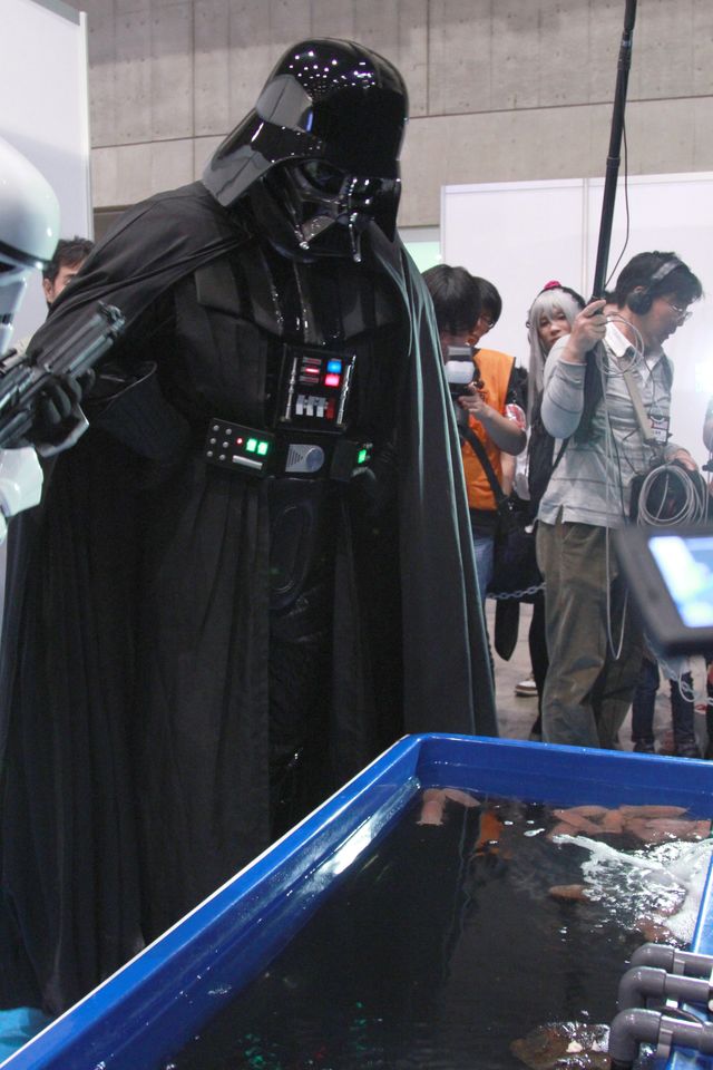 ダース・ベイダーがニコニコ超会議に降臨！　人気力士の遠藤やグソクムシとご対面！　画像ギャラリー（8枚目）