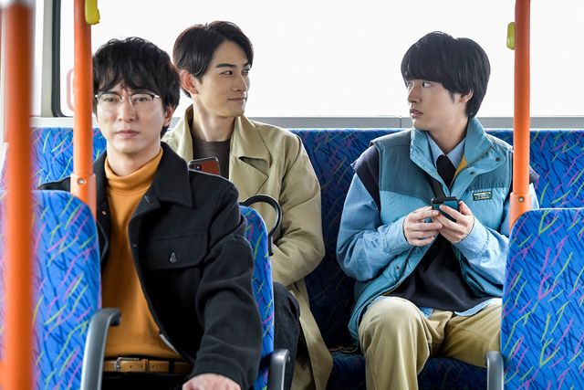 見つめ合う安達と黒沢「30歳まで童貞だと魔法使いになれるらしい」第8話場面カット：フォトギャラリー