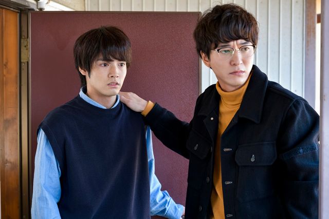 見つめ合う安達と黒沢「30歳まで童貞だと魔法使いになれるらしい」第8話場面カット（4枚目）