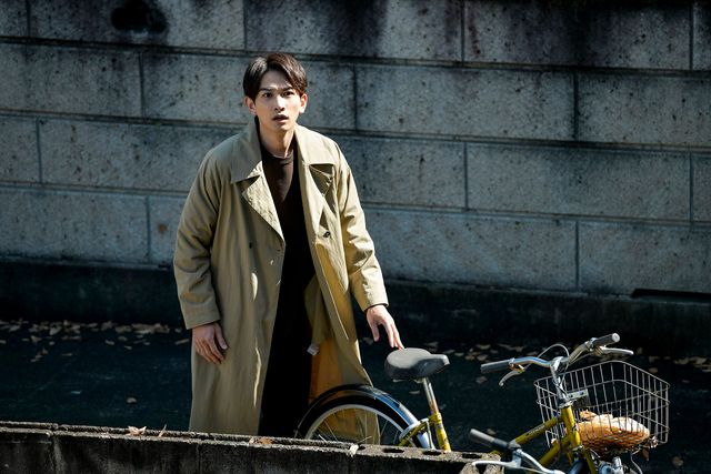 見つめ合う安達と黒沢「30歳まで童貞だと魔法使いになれるらしい」第8話場面カット（5枚目）