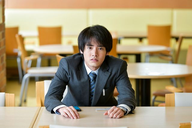 見つめ合う安達と黒沢「30歳まで童貞だと魔法使いになれるらしい」第8話場面カット（7枚目）