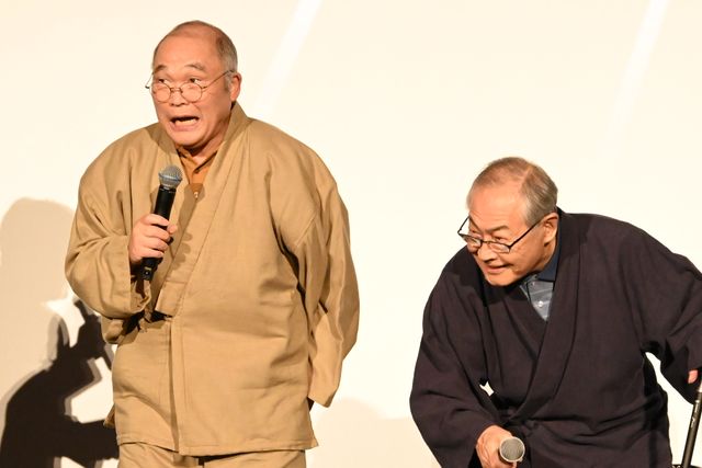 サプライズ登場した斉藤暁＆小野武彦