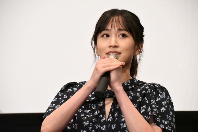 前田敦子、高良健吾はずっと憧れの人！『葬式の名人』完成披露舞台あいさつ（6枚目）