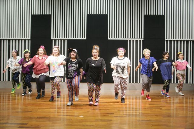 ぽっちゃり系美女軍団が踊る!フォトギャラリー:フォトギャラリー