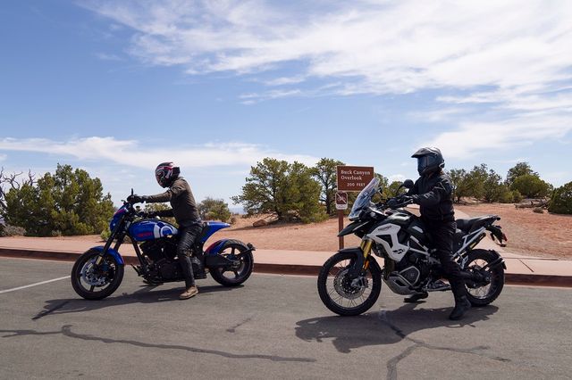 ノーマン＆キアヌ、バイク好きの二人が共演！「ライド with ノーマン・リーダス」シーズン6場面写真（3枚目）