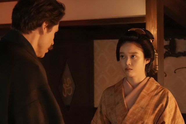 ついにヘブン（トミー・バストウ）を発見…朝ドラ「ばけばけ」第75回の場面写真（2枚目）