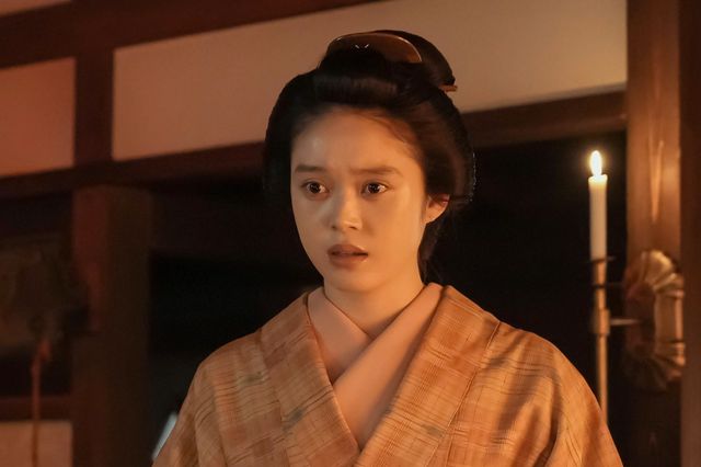 ついにヘブン（トミー・バストウ）を発見…朝ドラ「ばけばけ」第75回の場面写真（5枚目）