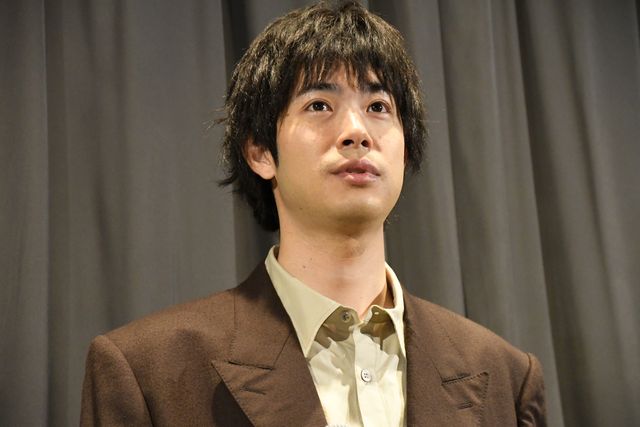 【10枚】松本穂香への手紙を代読する渡辺大知（5枚目）