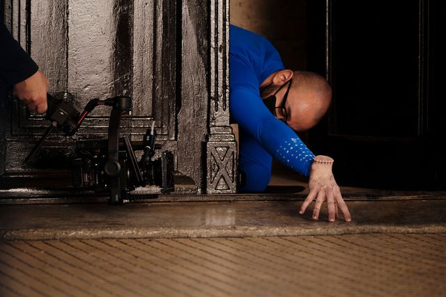 ハンドの撮影風景!Netflix「ウェンズデー」舞台裏写真:フォトギャラリー