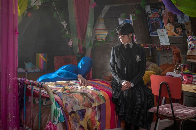 ハンドの撮影風景！Netflix「ウェンズデー」舞台裏写真（3枚目）