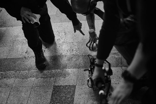 ハンドの撮影風景！Netflix「ウェンズデー」舞台裏写真（9枚目）