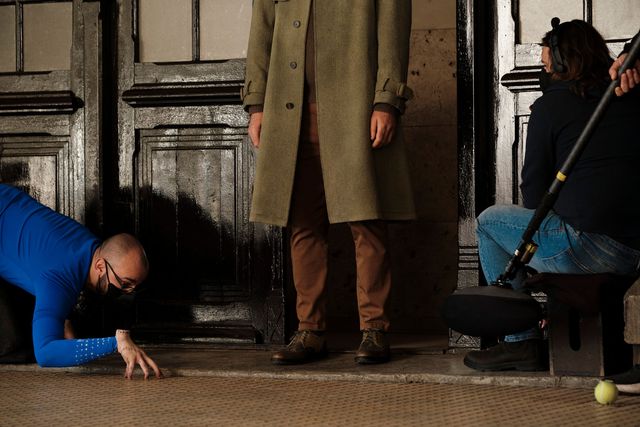 ハンドの撮影風景！Netflix「ウェンズデー」舞台裏写真（14枚目）