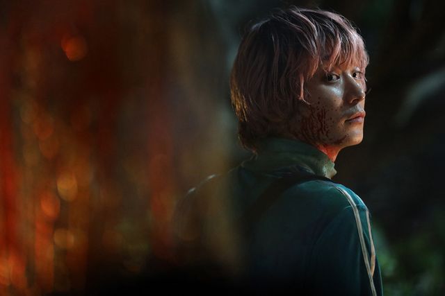 殺人鬼役・Fukaseの顔に血…！映画『キャラクター』場面カット：フォトギャラリー