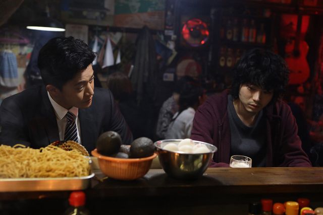 殺人鬼役・Fukaseの顔に血…！映画『キャラクター』場面カット（5枚目）