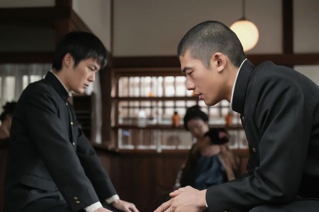 フミ（池脇千鶴）たちは歓喜するが…朝ドラ「ばけばけ」第108回の場面写真（4枚目）